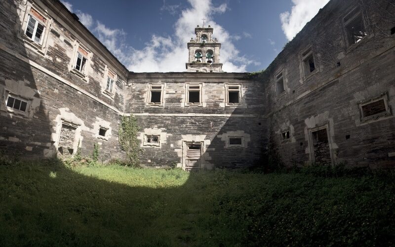 La Consejería de Cultura anuncia la rehabilitación del monasterio de Santa María de Villanueva de Oscos