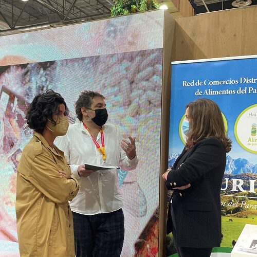 Alimentos del Paraíso reconoce a Planeta Asturias como su primer comercio distribuidor fuera de Asturias