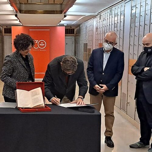 Depositada la obra inédita de Fernán-Coronas en la Caja de las Letras del Instituto Cervantes