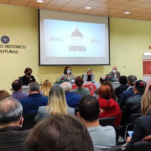 El Archivo Histórico de Asturias recibe el XI Premio 13 Rosas