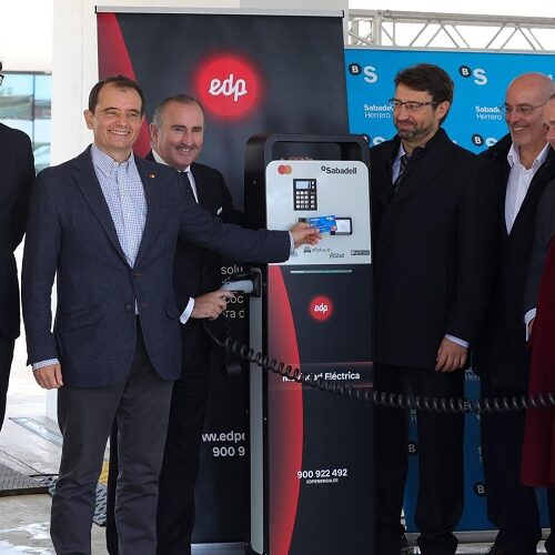 Mastercard, Banco Sabadell y EDP presentan el primer proyecto de pago con tarjeta para puntos de recarga eléctricos