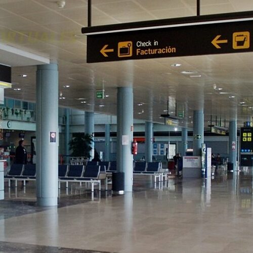 Un nuevo contrato reforzará la conectividad del aeropuerto de Asturias con ocho destinos internacionales