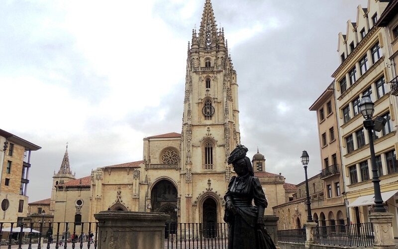 Luz verde a la rehabilitación del campanario y la torre de la catedral de Oviedo