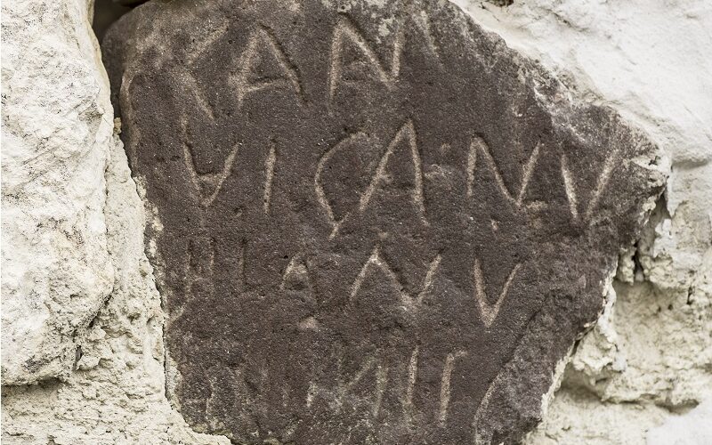 El Museo Arqueológico incorpora una inscripción funeraria de la época romana hallada en Paredes