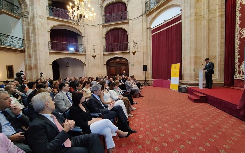 El Principado impulsa líneas de trabajo para reforzar el comercio en Asturias