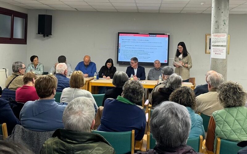 El ciclo ‘Escanciando Ideas’ acerca la ciencia a las personas mayores