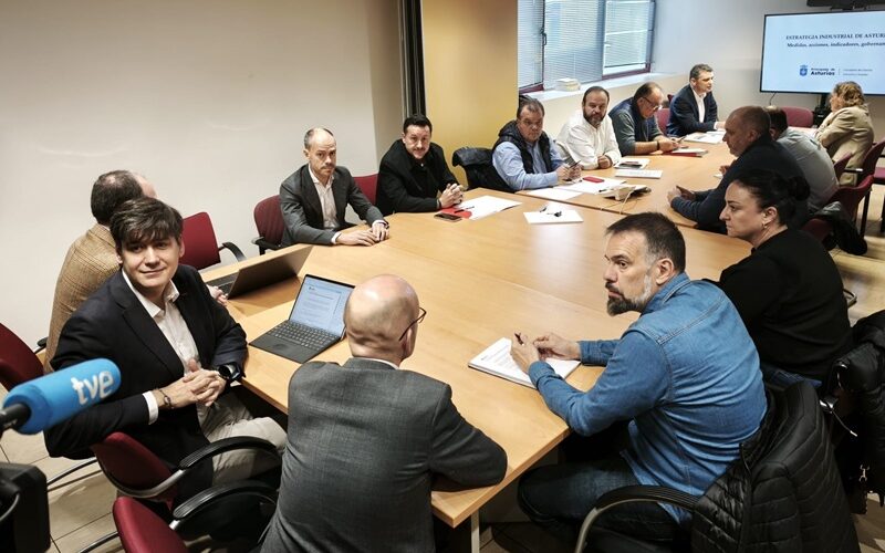 Gobierno de Asturias, Fade, CC.OO. y UGT acuerdan revisar la Estrategia Industrial de Asturias 2030