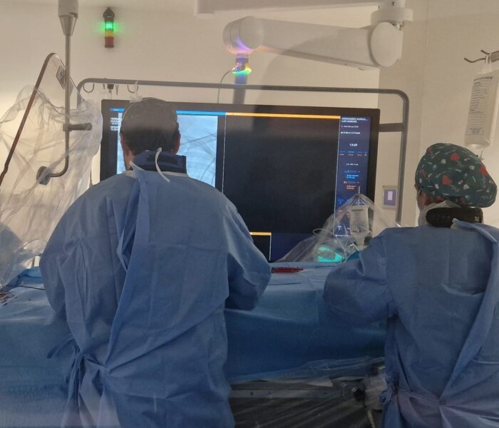 El HUCA forma en una técnica innovadora en Neurocirugía para reducir hematomas entre el cerebro y el cráneo